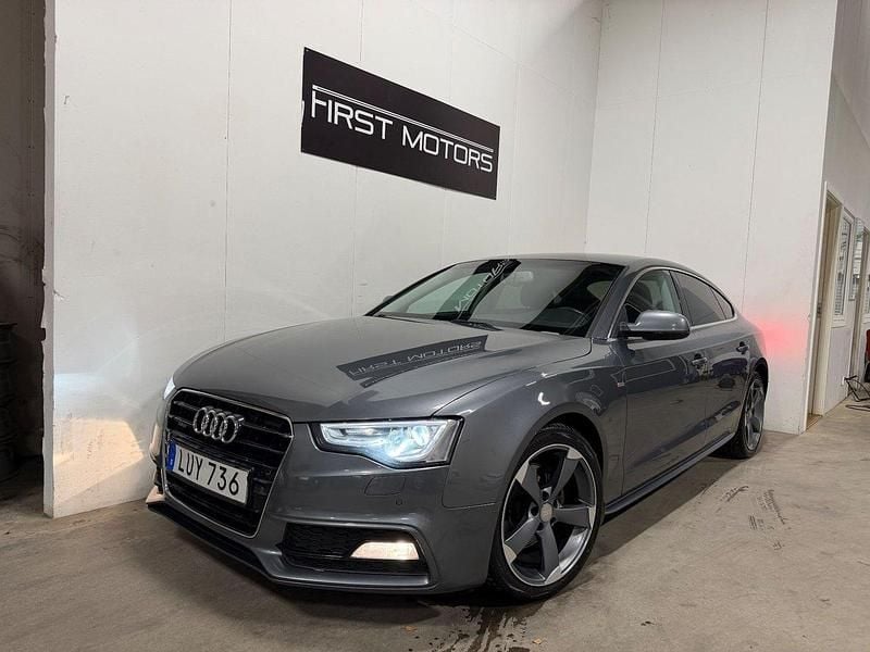 Grå Begagnad 2015 Audi A5 Sportback Sport Halvkombi | 189 700 kr (Lite dyr) - Bild 1/4