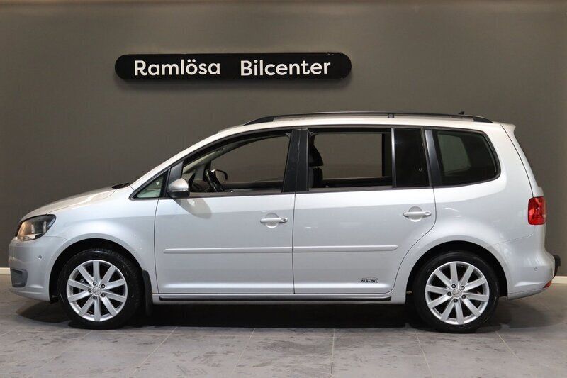 Silver Begagnad 2010 VW Touran Minibuss | 54 900 kr (Marknadspris) - Bild 1/4