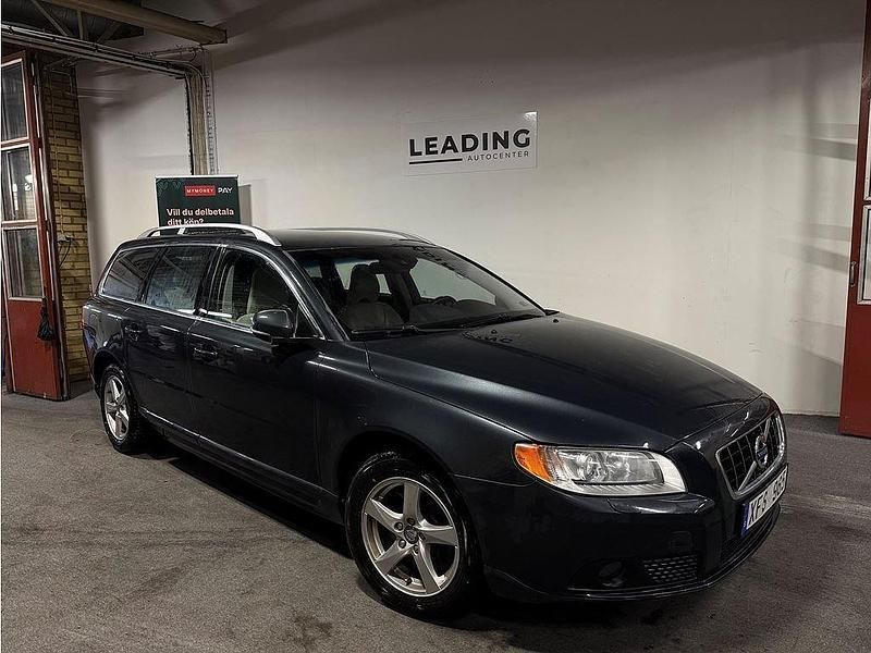 Grå Begagnad 2012 Volvo V70 Summum Kombi | 114 900 kr (Marknadspris) - Bild 1/4