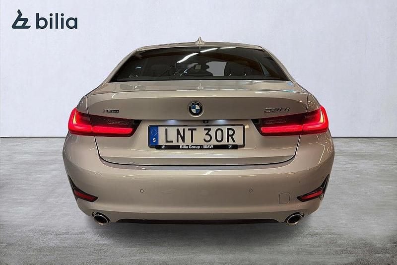 Begagnad BMW 330 Sport Line 258 HK (189 kW) 2019 Silver Sedan