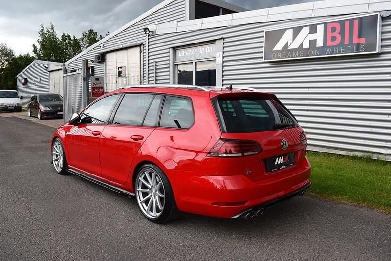 Begagnad VW Golf VII R 301 HK (221 kW) 2020 Röd Kombi