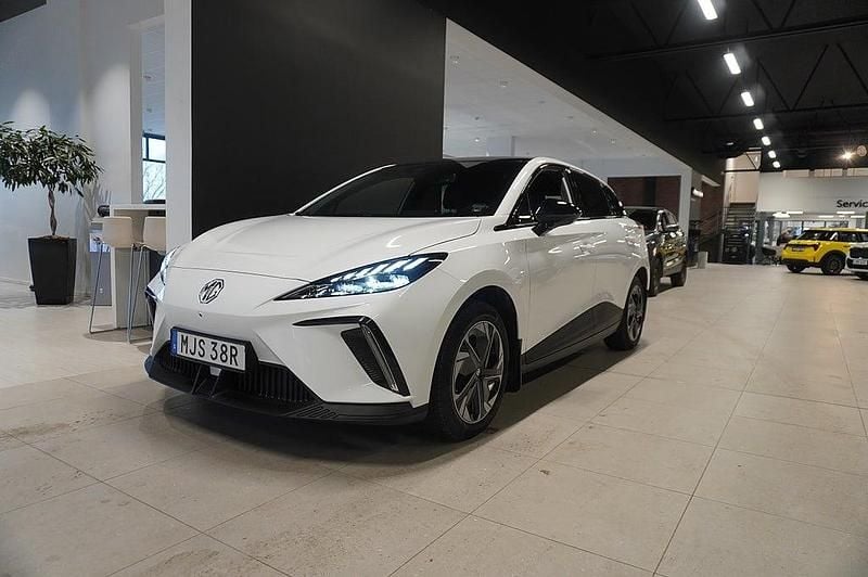 Vit Begagnad 2022 MG MG4 EV Halvkombi | 228 800 kr (Superpris) - Bild 1/4