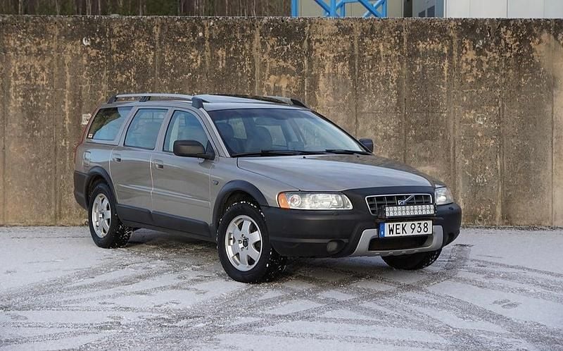 Brun Begagnad 2004 Volvo XC70 Summum Kombi | 54 900 kr (Marknadspris) - Bild 1/4
