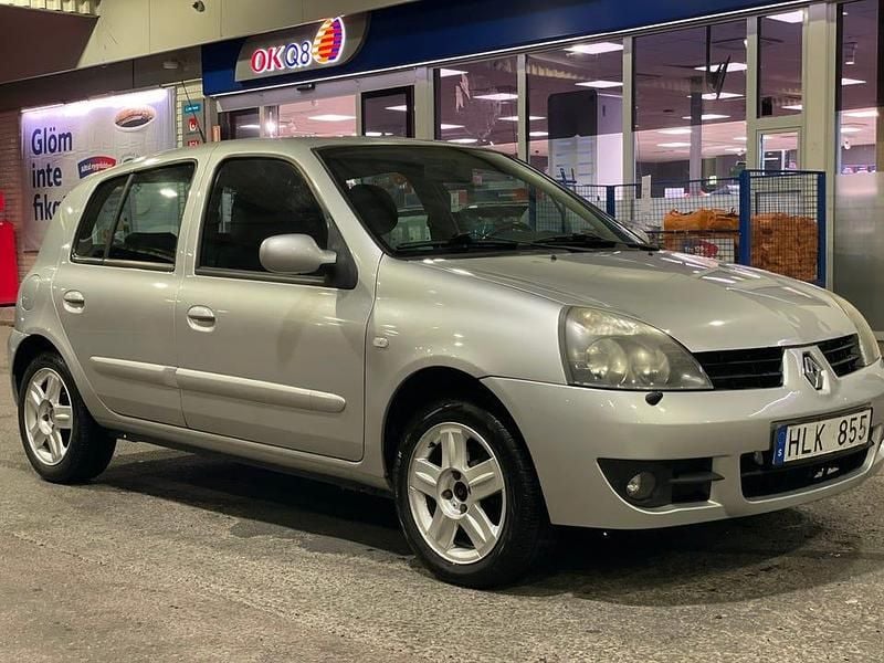 Begagnad Renault Clio R.S. 75 HK (55 kW) 2008 Halvkombi