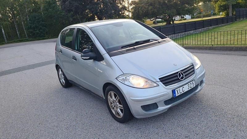 Silver Begagnad 2006 Mercedes A150 Classic Halvkombi | 28 000 kr (Superpris) - Bild 1/4