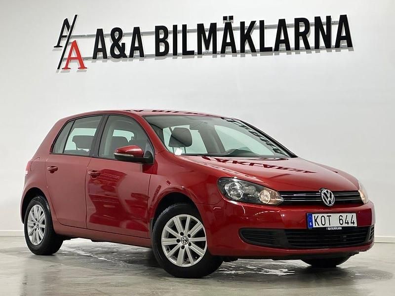 Röd Begagnad 2009 VW Golf VI Halvkombi | 69 900 kr (Lite dyr) - Bild 1/4