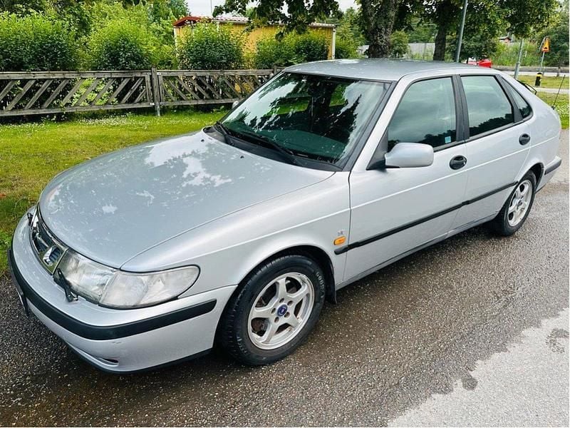 Grå Begagnad 2000 Saab 9-3 Halvkombi | 19 900 kr (Bra pris) - Bild 1/4