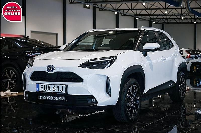 Vit Begagnad 2022 Toyota Yaris Cross Active SUV | 249 500 kr (Bra pris) - Bild 1/3