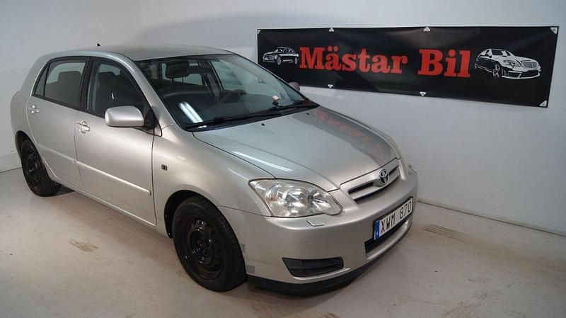 Silver Begagnad 2006 Toyota Corolla Halvkombi | 29 900 kr (Marknadspris) - Bild 1/4