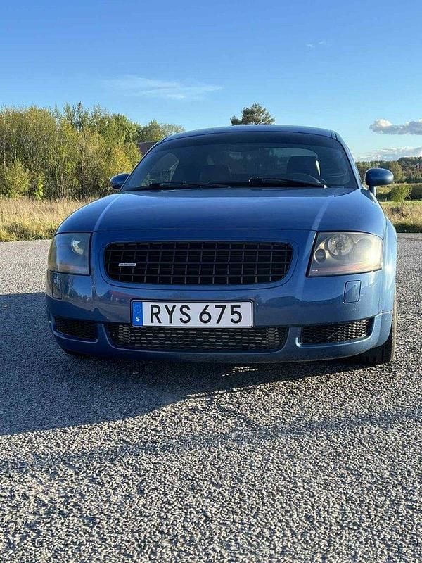 Blå Begagnad 2001 Audi TT Sportkupé | 55 000 kr (Marknadspris) - Bild 1/4