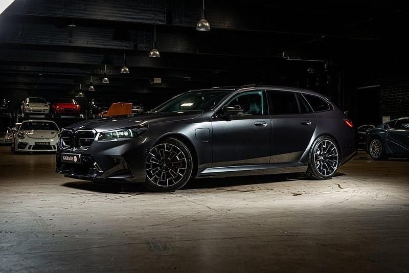 Begagnad BMW M5 Comfort Edition 728 HK (535 kW) 2025 Grå Kombi