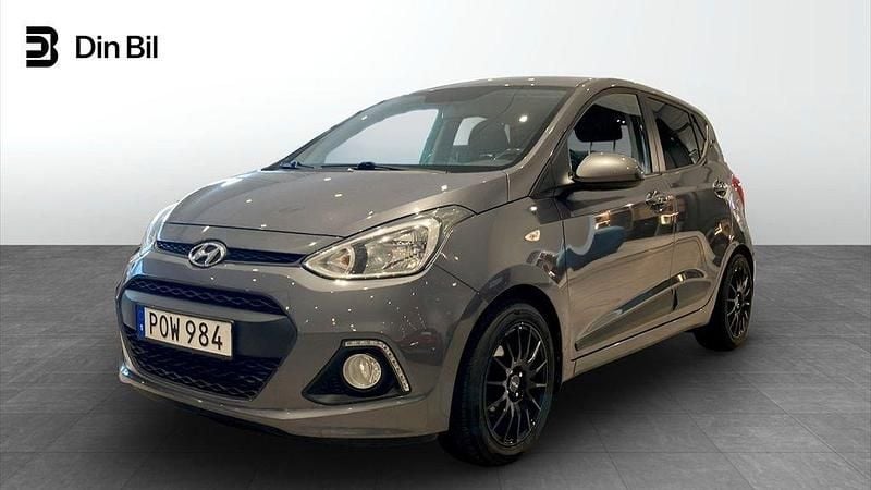 Mörkgrå Begagnad 2016 Hyundai i10 Halvkombi | 64 900 kr (Marknadspris) - Bild 1/4