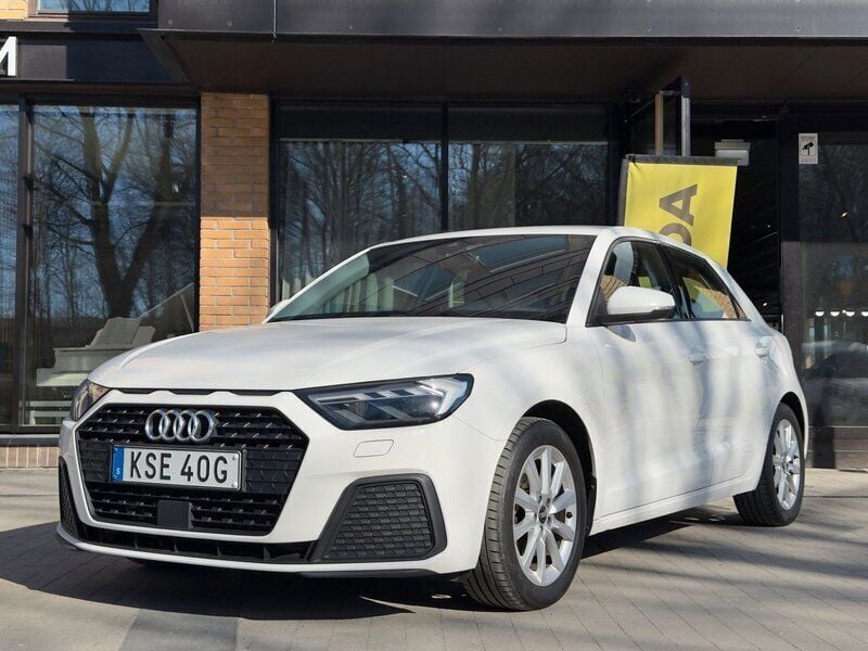 Vit Begagnad 2020 Audi A1 Sportback Proline Halvkombi | 189 900 kr (Marknadspris) - Bild 1/4