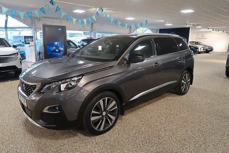 Grå Begagnad 2019 Peugeot 5008 Ultimate SUV | 218 800 kr (Marknadspris) - Bild 1/4