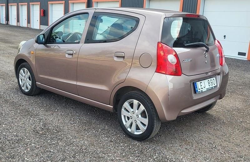 Begagnad Suzuki Alto 68 HK (50 kW) 2011 Halvkombi