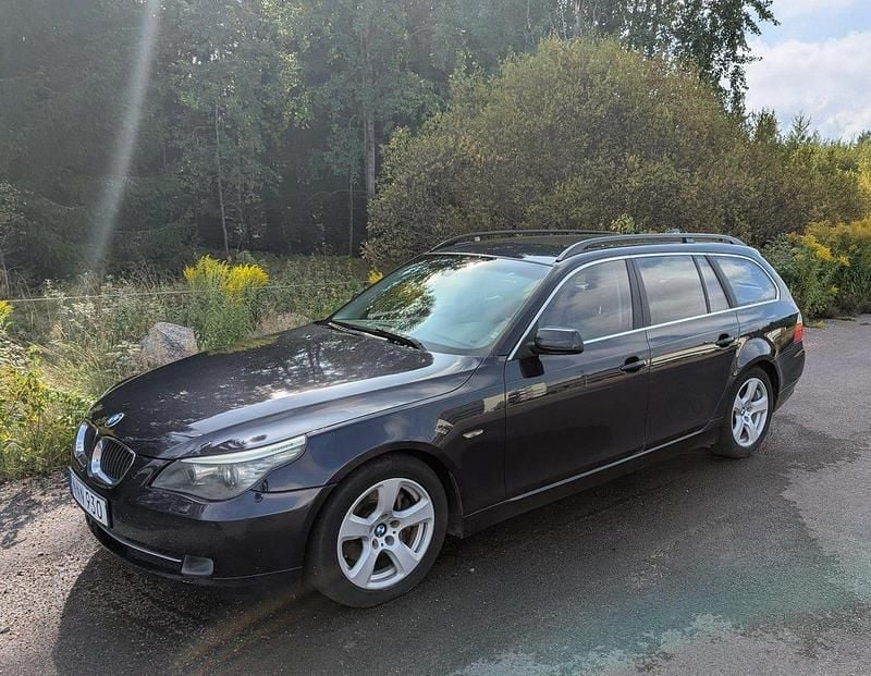 Blå Begagnad 2008 BMW 525 Kombi | 48 000 kr (Superpris) - Bild 1/4