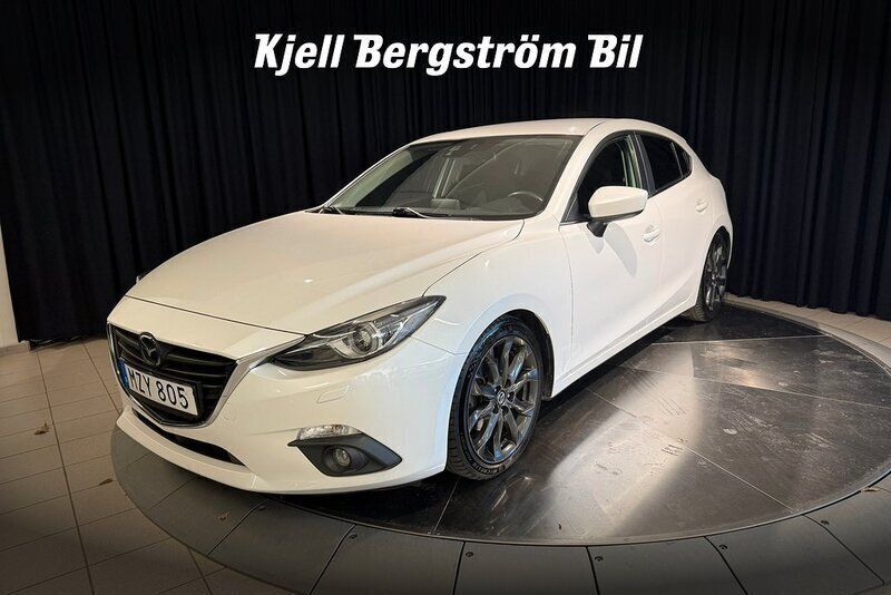 Vit Begagnad 2016 Mazda 3 Inclusive Halvkombi | 154 900 kr (Marknadspris) - Bild 1/4