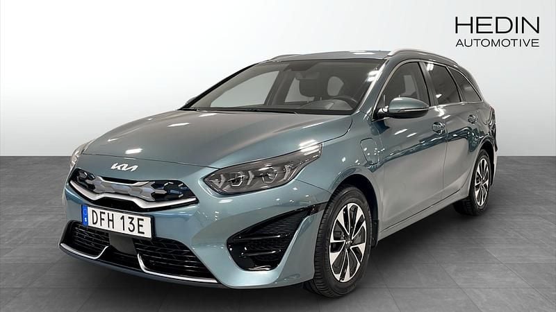 Grå (green) Begagnad 2024 Kia Ceed Sportswagon Kombi | 319 900 kr - Bild 1/4