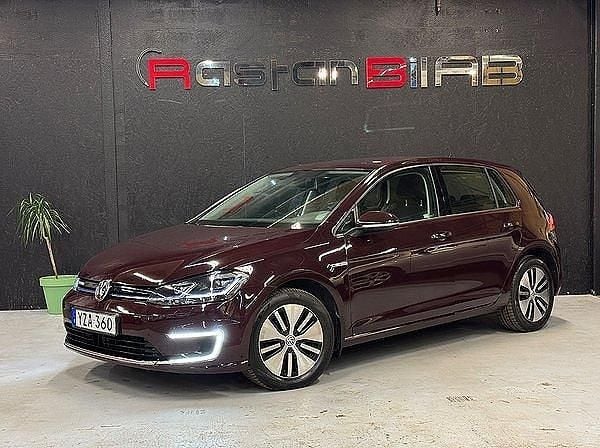 Svart Begagnad 2017 VW e-Golf Halvkombi | 129 000 kr (Marknadspris) - Bild 1/4