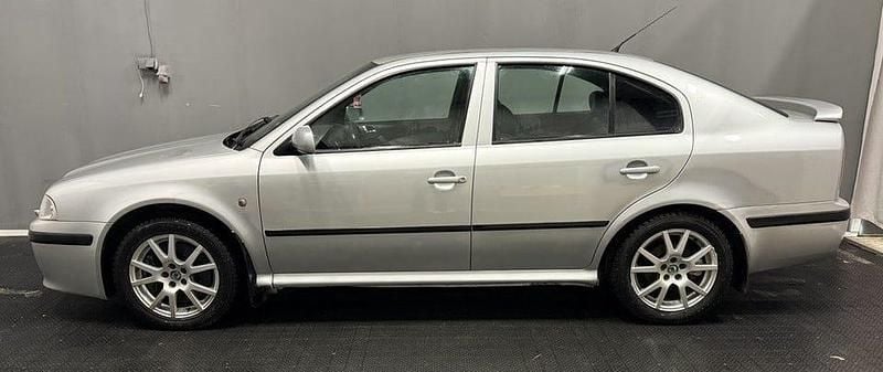 Begagnad Skoda Octavia RS 180 HK (132 kW) 2004 Silver