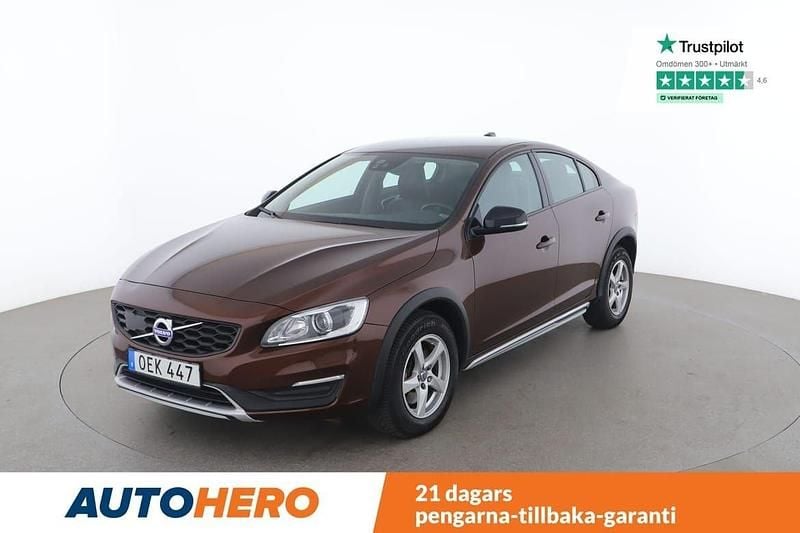 Brun Begagnad 2016 Volvo S60 CC Summum Sedan | 195 000 kr (Marknadspris) - Bild 1/4
