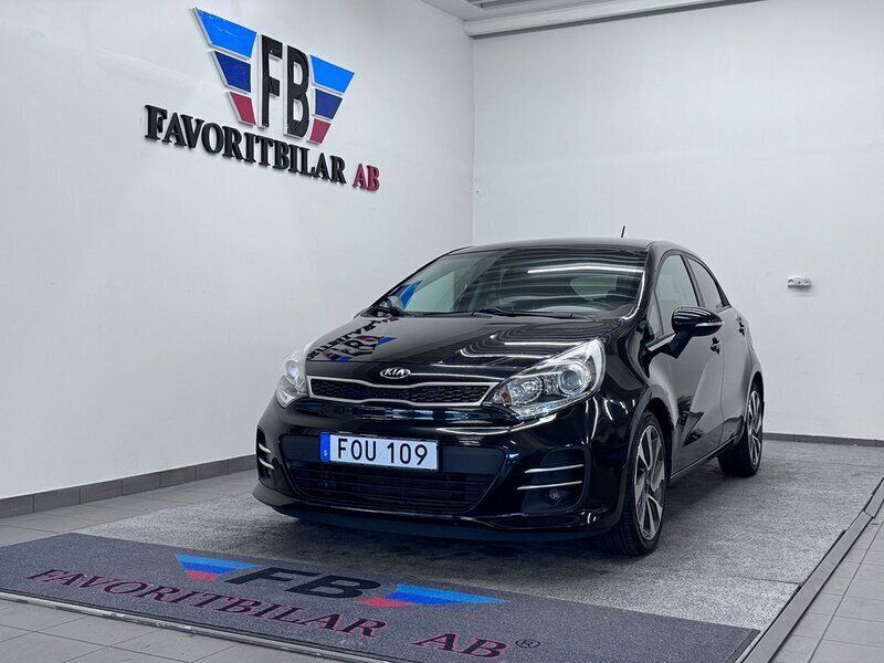 Svart Begagnad 2015 Kia Rio Halvkombi | 99 500 kr (Marknadspris) - Bild 1/4