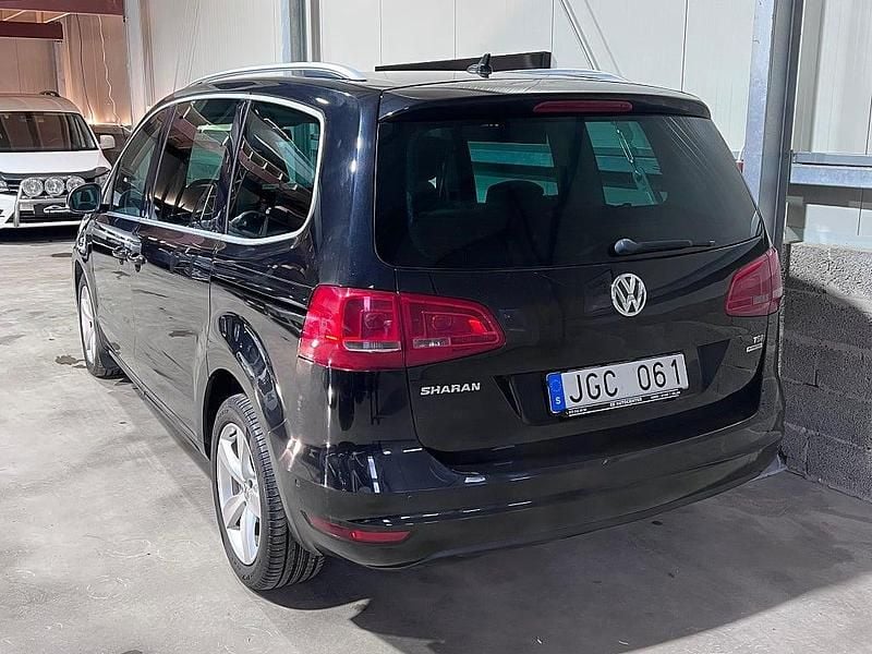 Begagnad VW Sharan 150 HK (110 kW) 2010 Svart Minibuss
