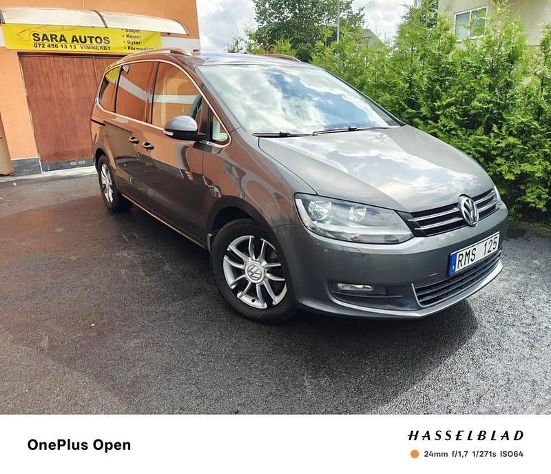 Grå Begagnad 2013 VW Sharan Minibuss | 79 900 kr (Dyr) - Bild 1/4