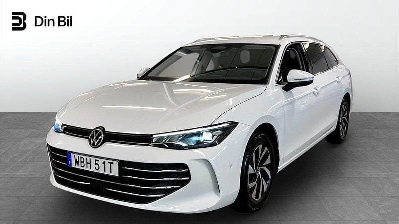 Vit Begagnad 2024 VW Passat Business Kombi | 345 900 kr (Marknadspris) - Bild 1/4