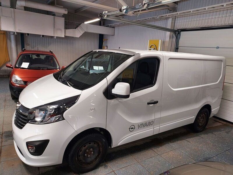Vit Begagnad 2019 Opel Vivaro Van | 189 000 kr (Marknadspris) - Bild 1/4