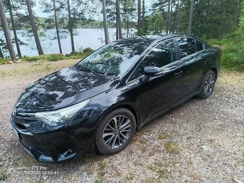 Svart Begagnad 2015 Toyota Avensis Sedan | 127 500 kr (Bra pris) - Bild 1/4