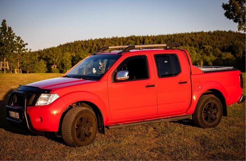 Röd Begagnad 2014 Nissan Navara Pickup | 122 000 kr (Marknadspris) - Bild 1/3