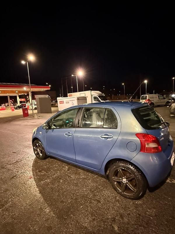 Begagnad 2007 Toyota Yaris Halvkombi | 44 000 kr (Marknadspris) - Bild 1/4