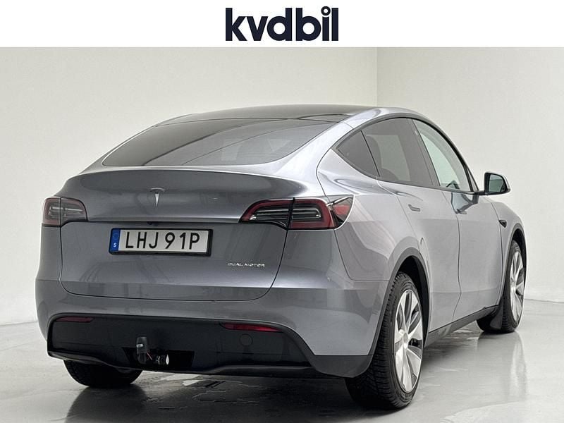 Begagnad Tesla Model Y Long Range AWD 378 kW (514 HK) 2024 Grå SUV