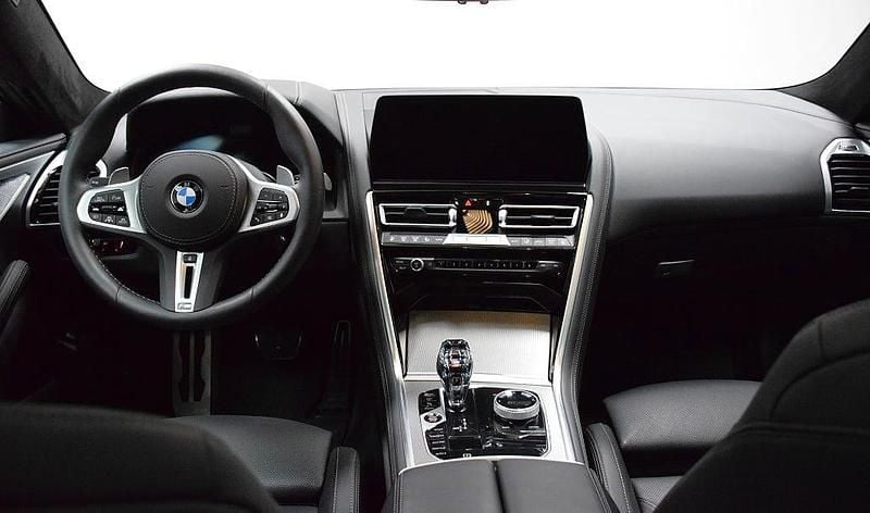 Begagnad BMW M850 Comfort Edition 530 HK (389 kW) 2024 Black sapphire metallic Sportkupé