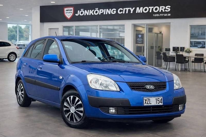 Begagnad Kia Rio 97 HK (71 kW) 2006 Mörkblå Halvkombi