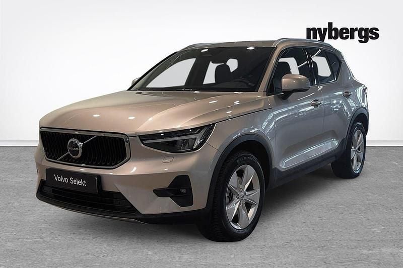 Ljusgrå (grå) Begagnad 2024 Volvo XC40 Core SUV | 339 000 kr (Bra pris) - Bild 1/4