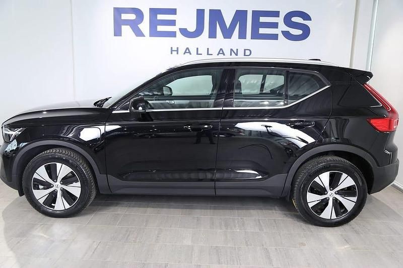 Begagnad Volvo XC40 Core 214 HK (157 kW) 2023 Svart SUV