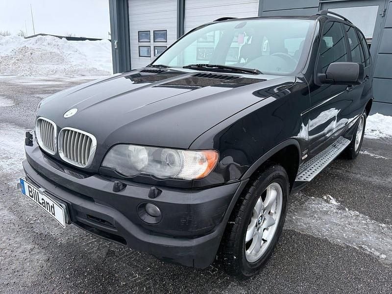 Svart Begagnad 2003 BMW X5 SUV | 39 900 kr (Marknadspris) - Bild 1/4