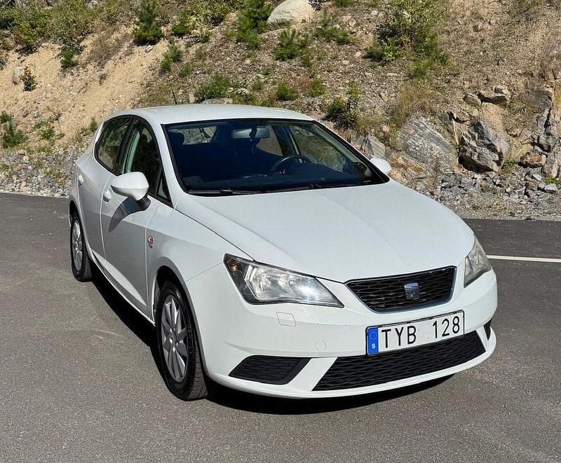 Vit Begagnad 2013 Seat Ibiza Style Halvkombi | 49 000 kr (Bra pris) - Bild 1/4