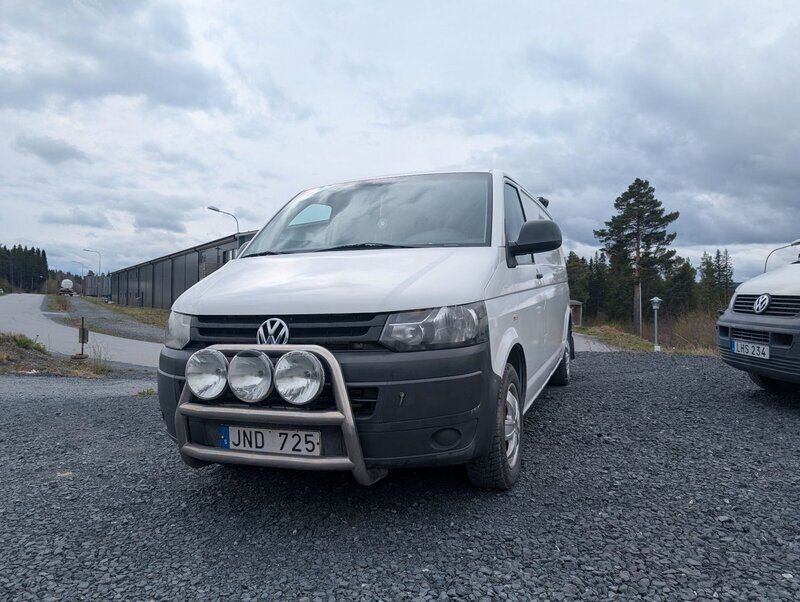 Vit Begagnad 2011 VW T5 Van | 139 000 kr (Lite dyr) - Bild 1/4