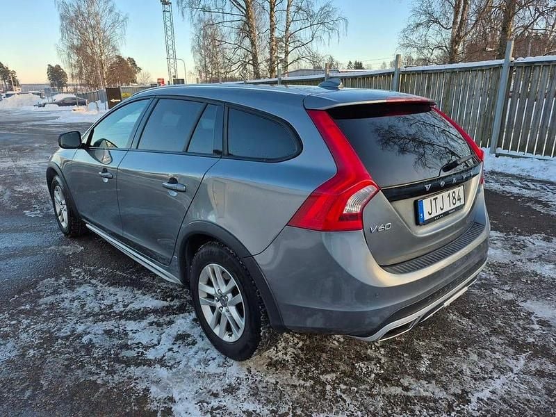 Begagnad Volvo V60 CC 220 HK (161 kW) 2016 Kombi