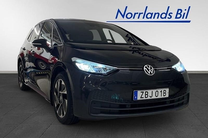 Mangan grey metallic blac Begagnad 2023 VW ID.3 Pro Performance Halvkombi | 289 000 kr (Marknadspris) - Bild 1/4