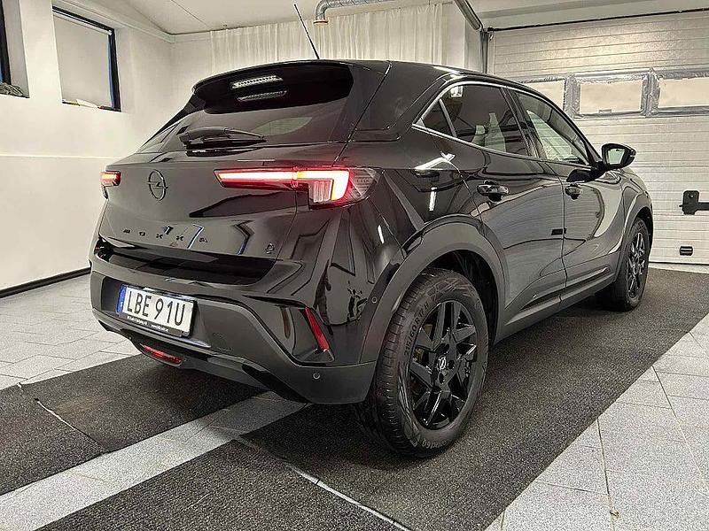 Begagnad Opel Mokka-e GS Line 100 kW (136 HK) 2022 Svart SUV