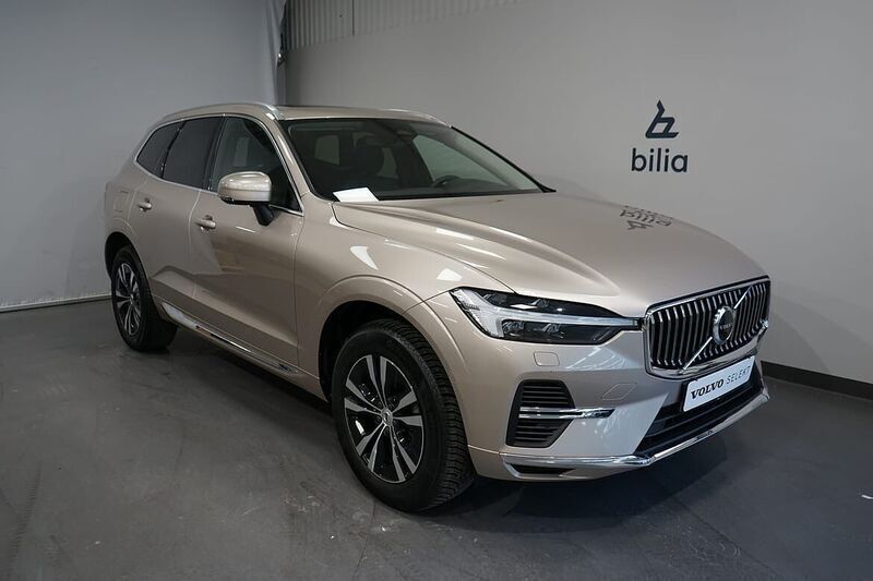 Grå Begagnad 2023 Volvo XC60 Core SUV | 479 900 kr (Bra pris) - Bild 1/3