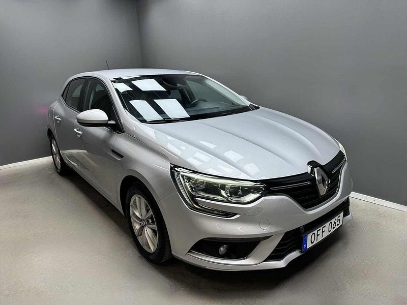 Silver Begagnad 2017 Renault Mégane IV Halvkombi | 89 900 kr (Marknadspris) - Bild 1/4