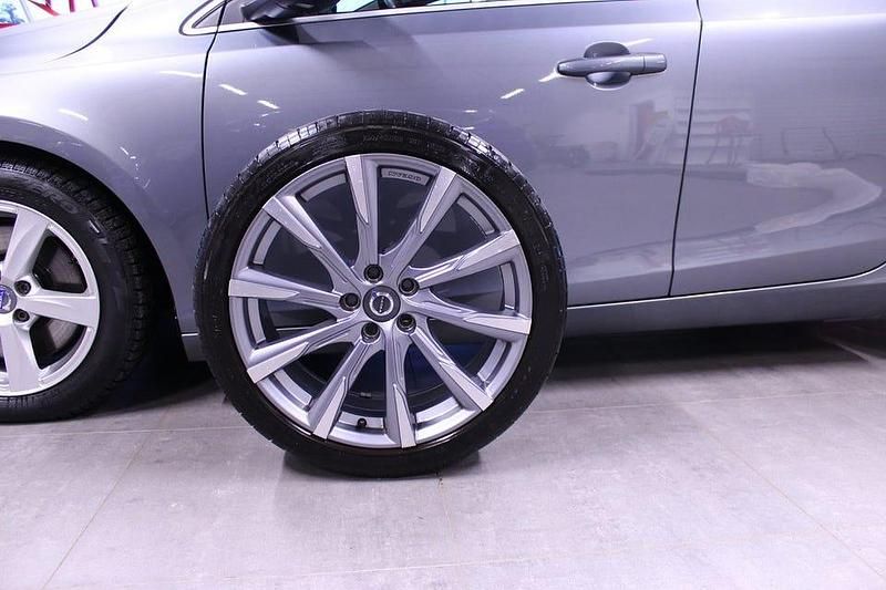 Begagnad Volvo V40 R-Design 245 HK (180 kW) 2016 Grå Halvkombi