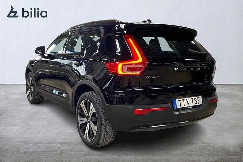 Begagnad Volvo XC40 Core 185 kW (252 HK) 2022 Svart SUV