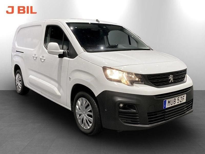 Vit Begagnad 2019 Peugeot Partner Minibuss | 179 900 kr (Lite dyr) - Bild 1/3