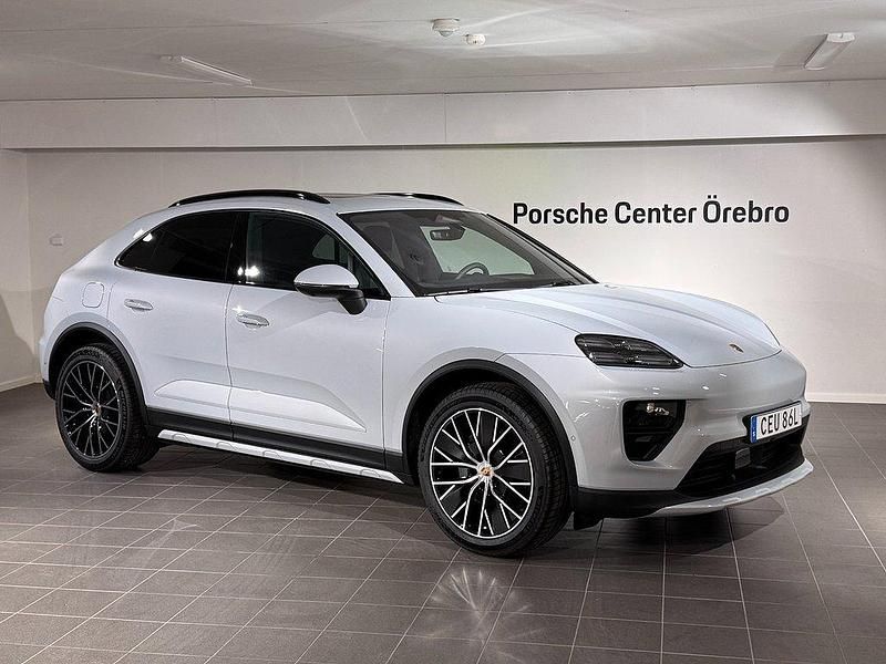 Ljusgrå Ny 2025 Porsche Macan SUV | 1 233 500 kr (Lite dyr) - Bild 1/4